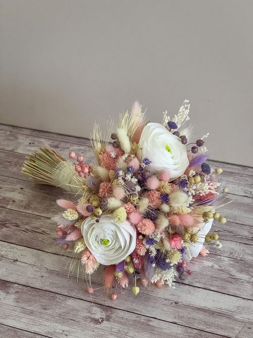 Buchet de nunta cu ranunculus criogenat alb si plante uscate crem - roz