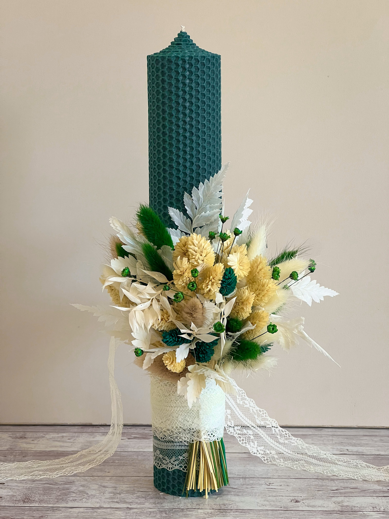 Lumanare de nunta cununie din ceara verde cu plante uscate si criogenate
