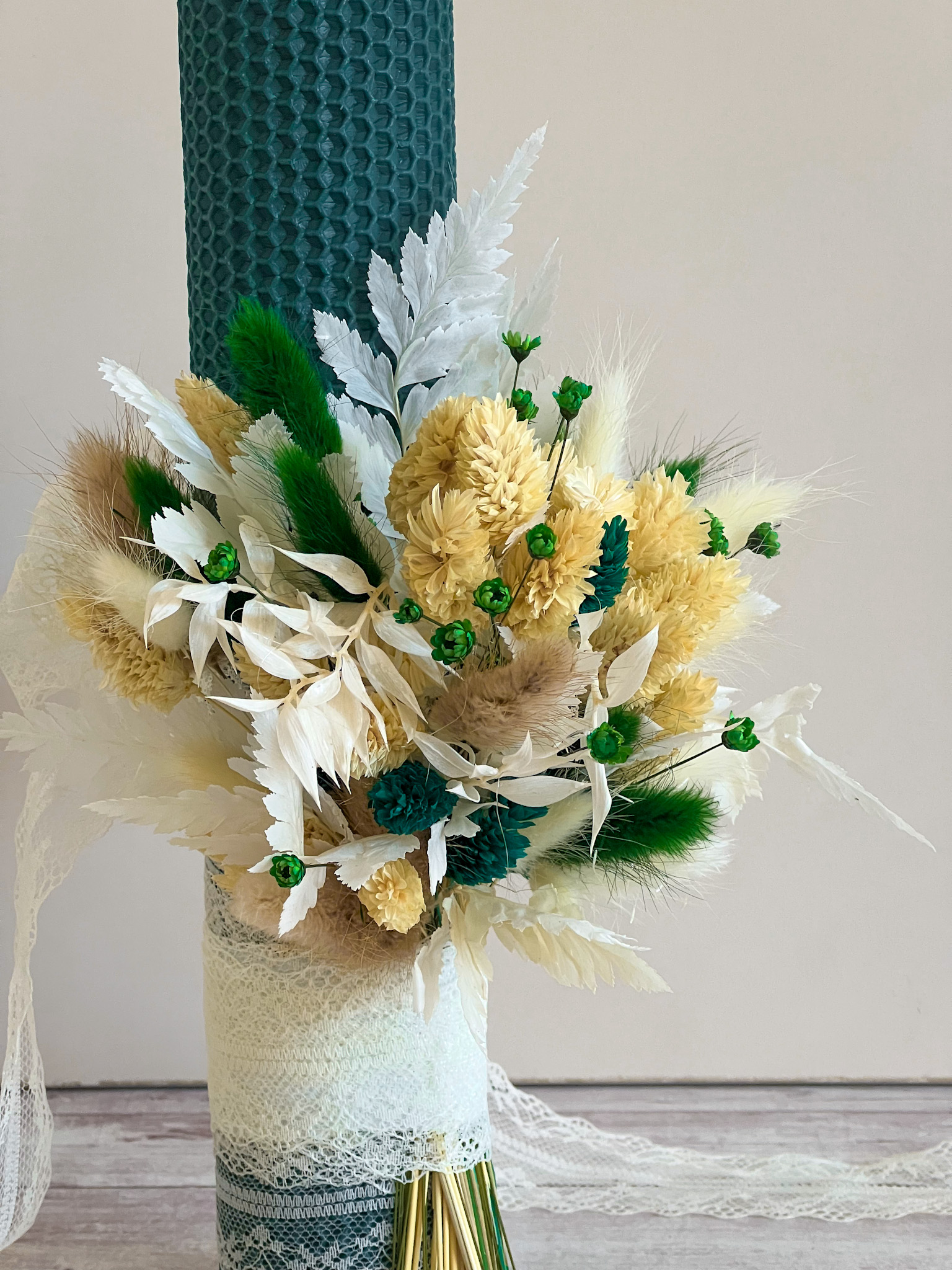 Lumanare de nunta cununie din ceara verde cu plante uscate si criogenate - imagine 3