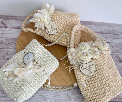 Poseta handmade pentru mireasa un accesoriu elegant personalizat cu mesaj