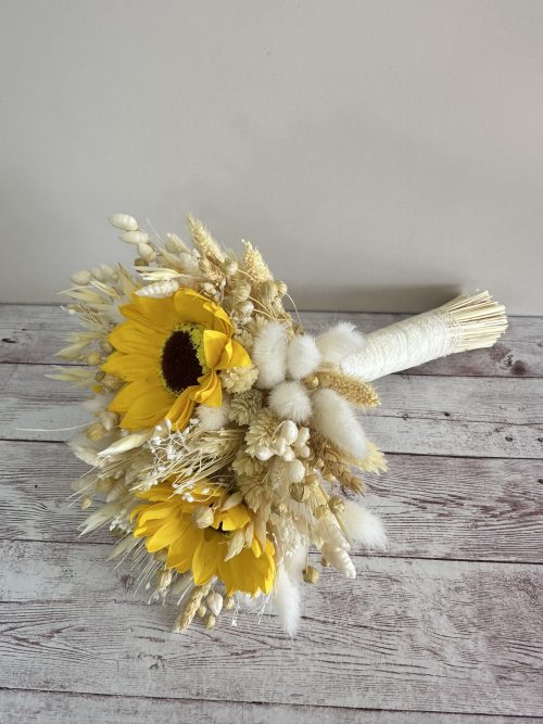 Buchet mireasa cu floarea soarelui si flori uscate natural